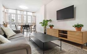 Bright And Modern Apartment By Rems